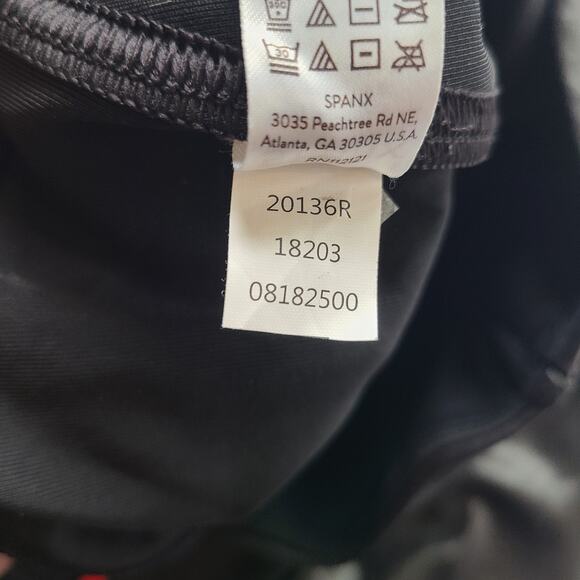 Spanx 20136R Full Length Moto Leggings Black Shiny Faux Leather Pants Size S - Picture 9 of 13